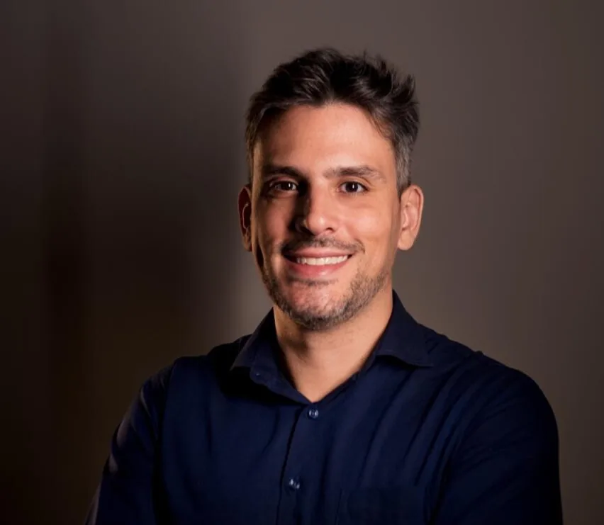 Dr. Adriano Caldeira - Médico Urologista